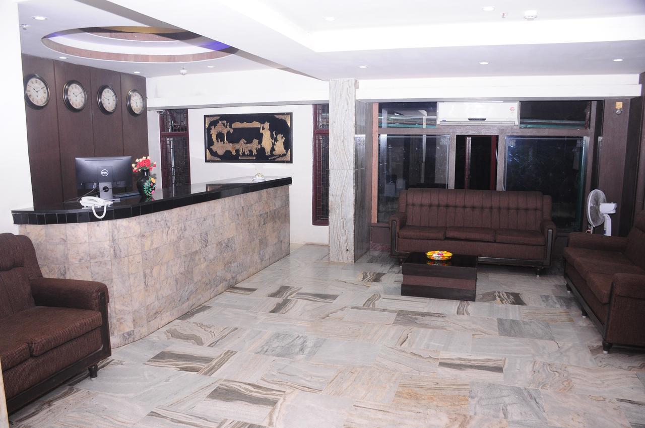 Hotel Surya Rājahmundry Exterior photo