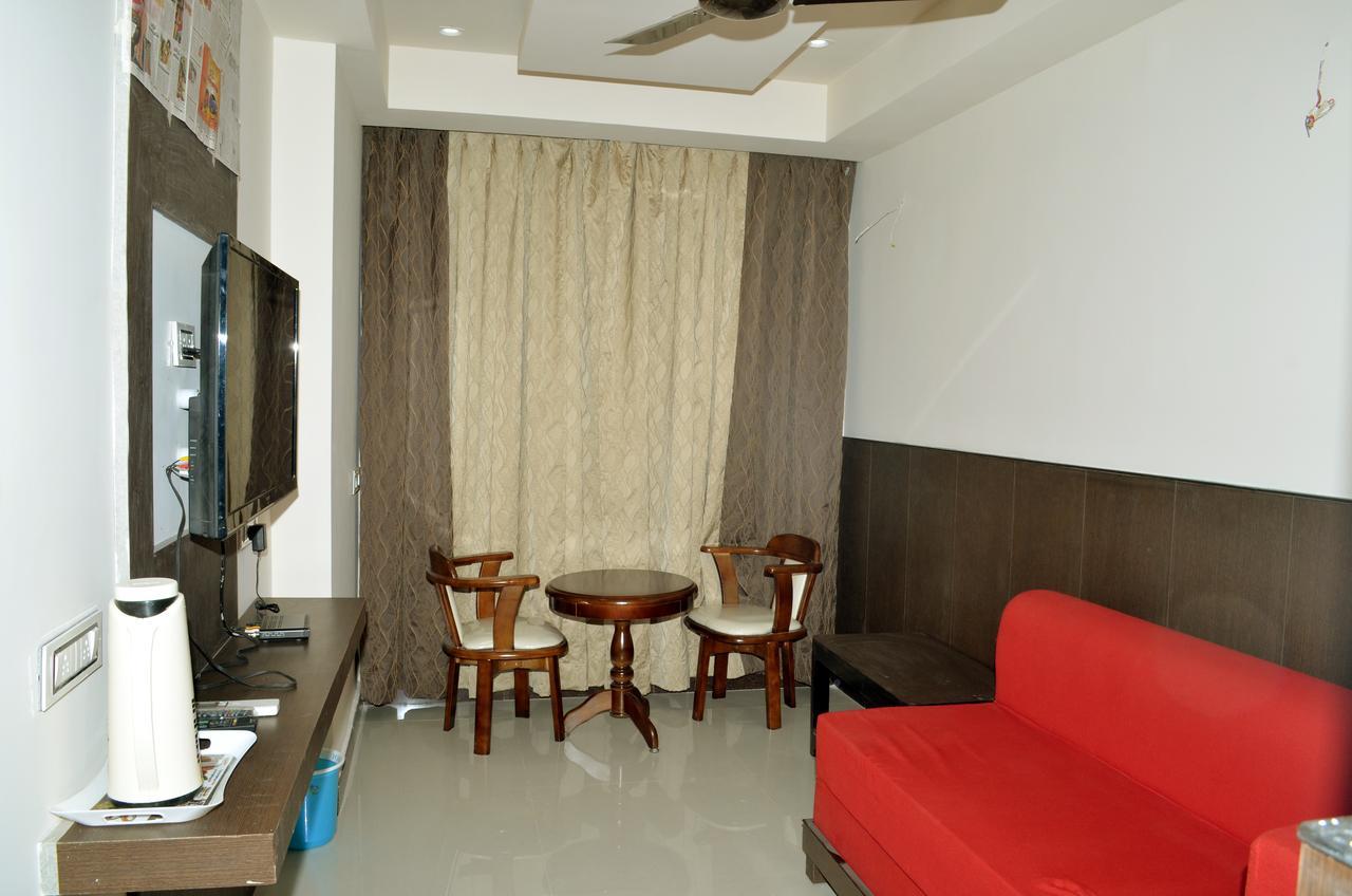 Hotel Surya Rājahmundry Exterior photo