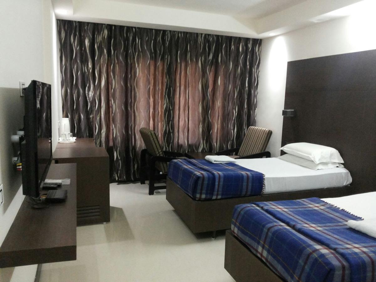 Hotel Surya Rājahmundry Exterior photo
