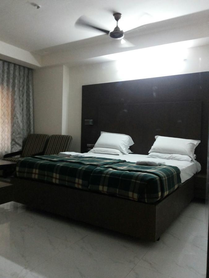 Hotel Surya Rājahmundry Exterior photo