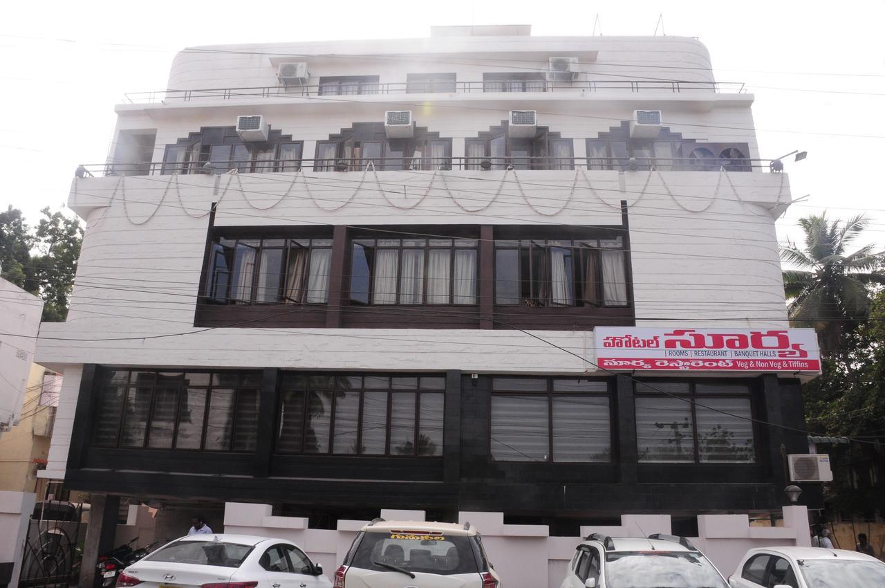 Hotel Surya Rājahmundry Exterior photo