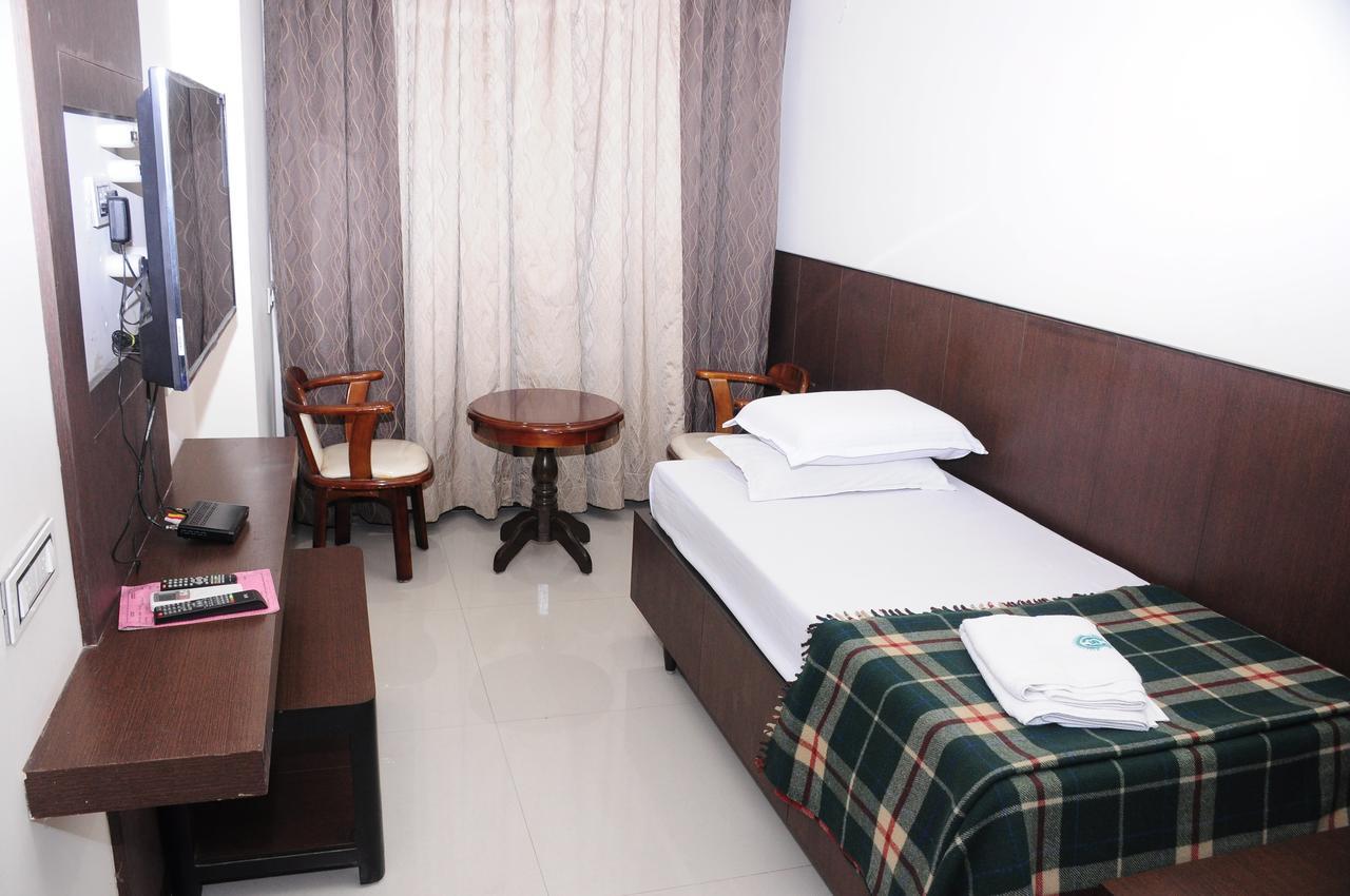 Hotel Surya Rājahmundry Exterior photo